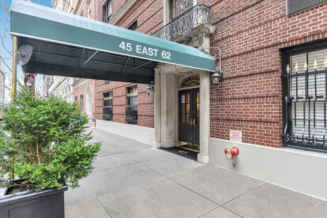 $1,395,000 | 45 East 62nd Street, Unit 2B | Lenox Hill