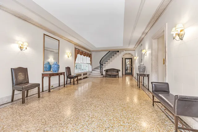 $1,395,000 | 45 East 62nd Street, Unit 2B | Lenox Hill