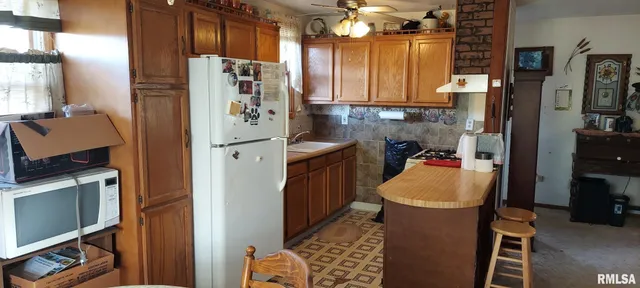 $135,000 | 862 270th Street, Viola, IL 61486