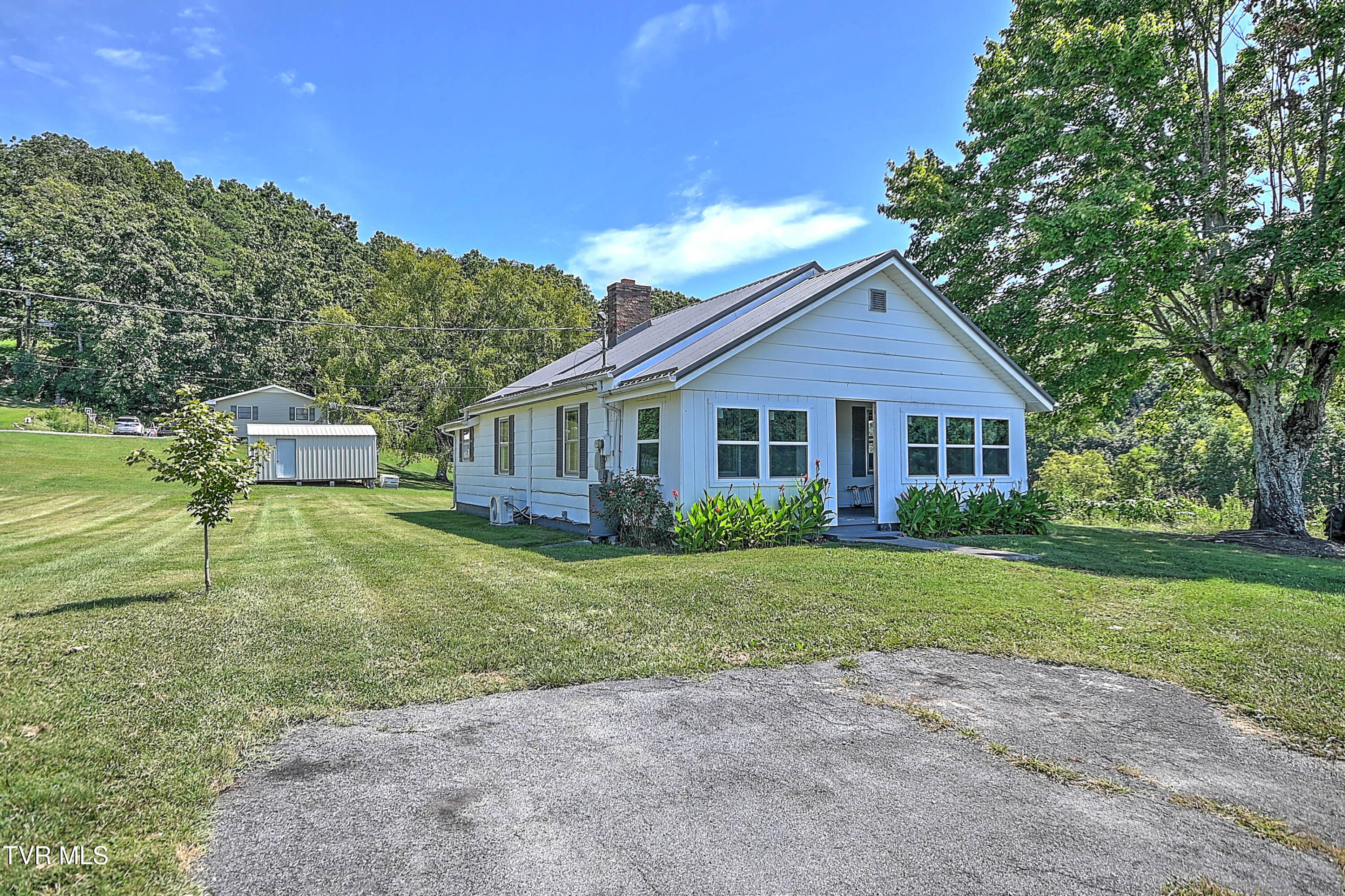 152 Cagle Road Bluff City, TN 37618 - Photo 1 of 55 152 Cagle CP-5