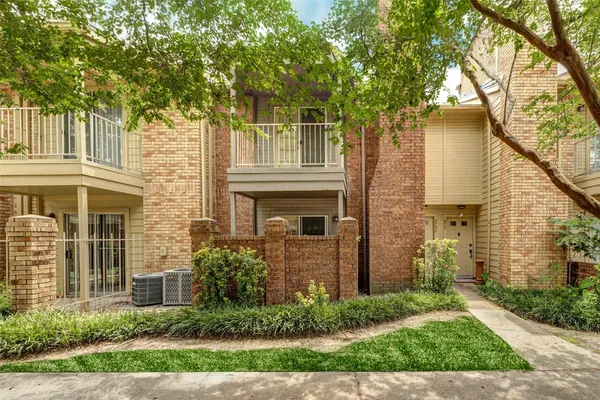 $98,000 | 11201 Lynbrook Drive, Unit 3702, Houston, TX 77042