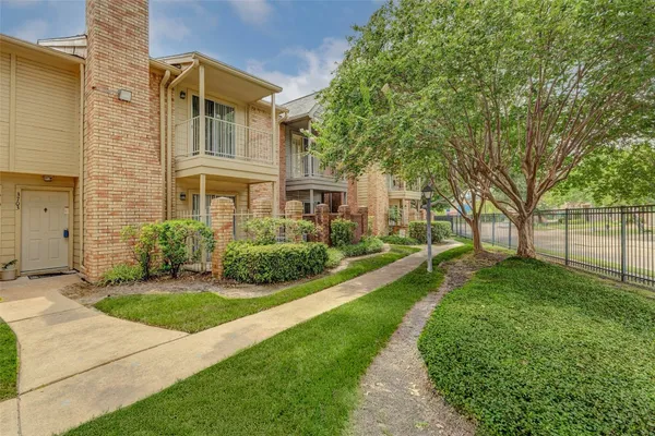 $98,000 | 11201 Lynbrook Drive, Unit 3702, Houston, TX 77042