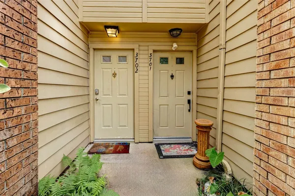 $98,000 | 11201 Lynbrook Drive, Unit 3702, Houston, TX 77042