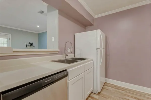 $98,000 | 11201 Lynbrook Drive, Unit 3702, Houston, TX 77042