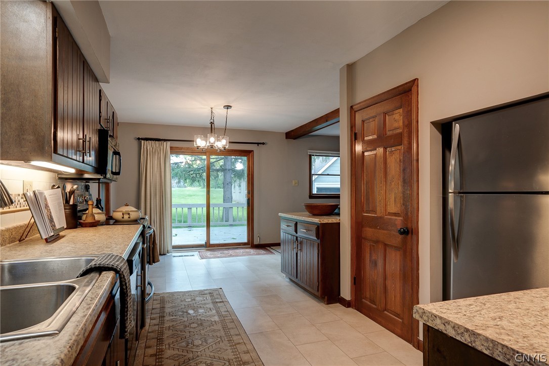 4475 Pompey Center Road Manlius, NY 13104 - Photo 22 of 50 Eat in area- add round table by the slider for a p