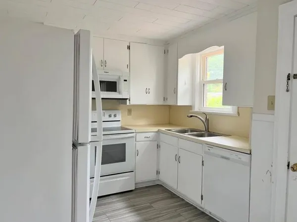 $1,849 | 1668 Brandon Avenue Southwest, Roanoke, VA 24015