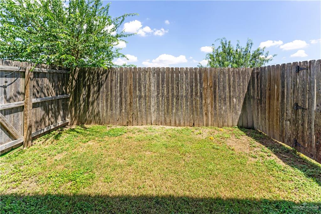 1500 Humming Bird Court, Unit 23 Pharr, TX 78577 - Photo 18 of 26 a backyard of a house