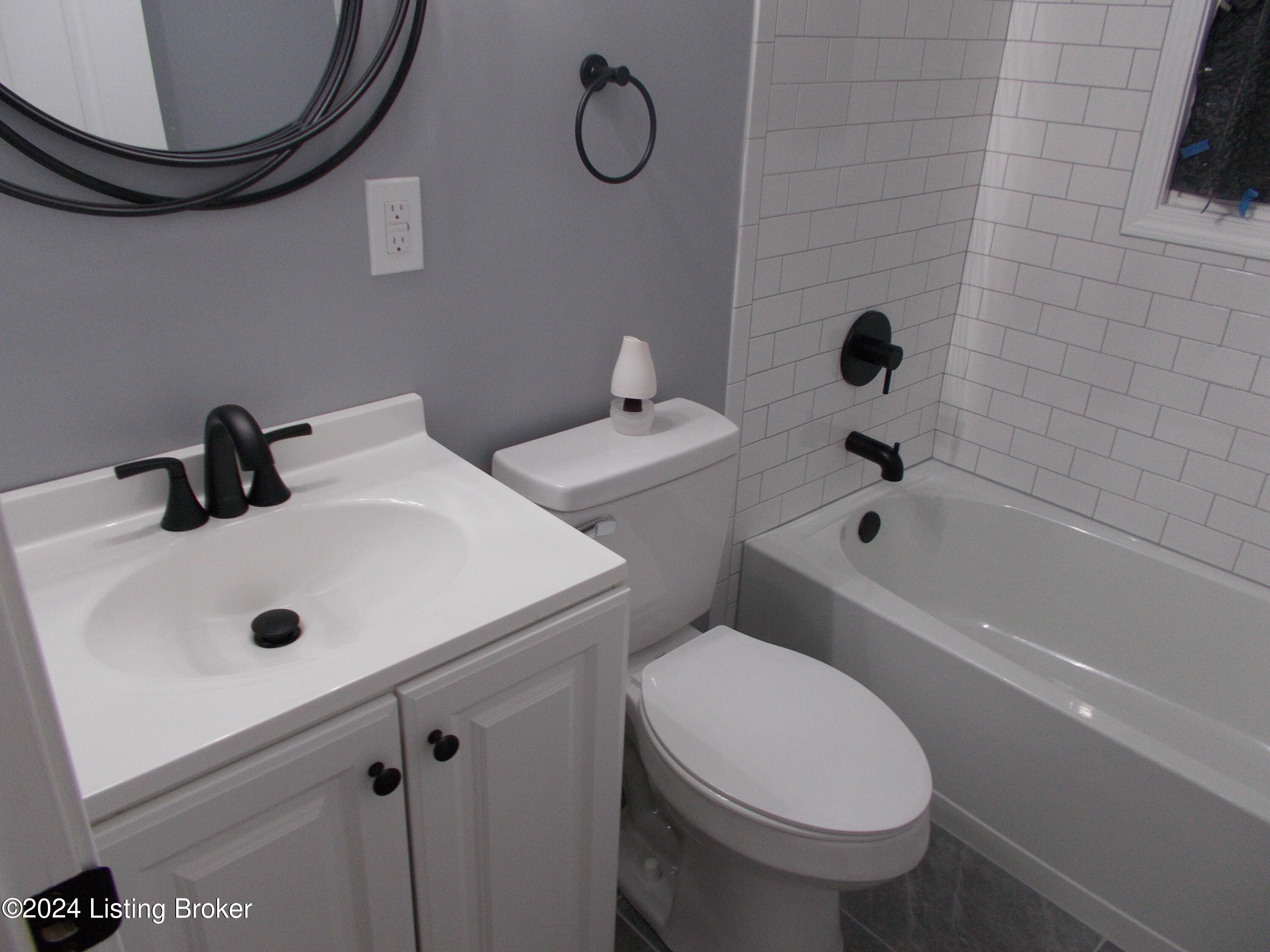 229 Crestwood Road Louisville, KY 40229 - Photo 9 of 16 DSCN1632