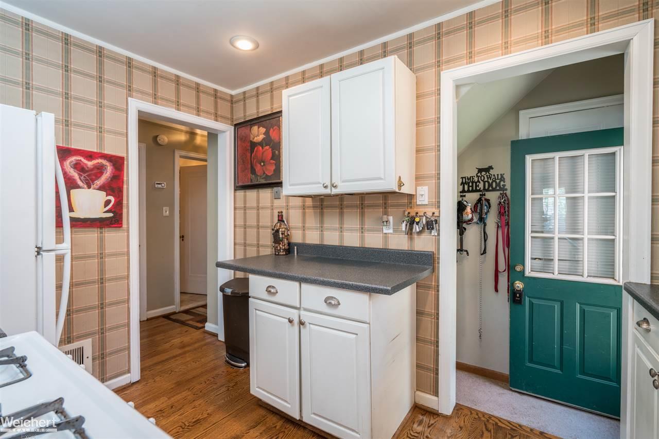 1649 Roslyn Road Grosse Pointe Woods, MI 48236 - Photo 18 of 30
