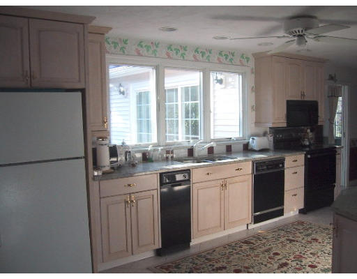44 Upland Road Plympton, MA 02367 - Photo 4 of 16 Gallery Image 4