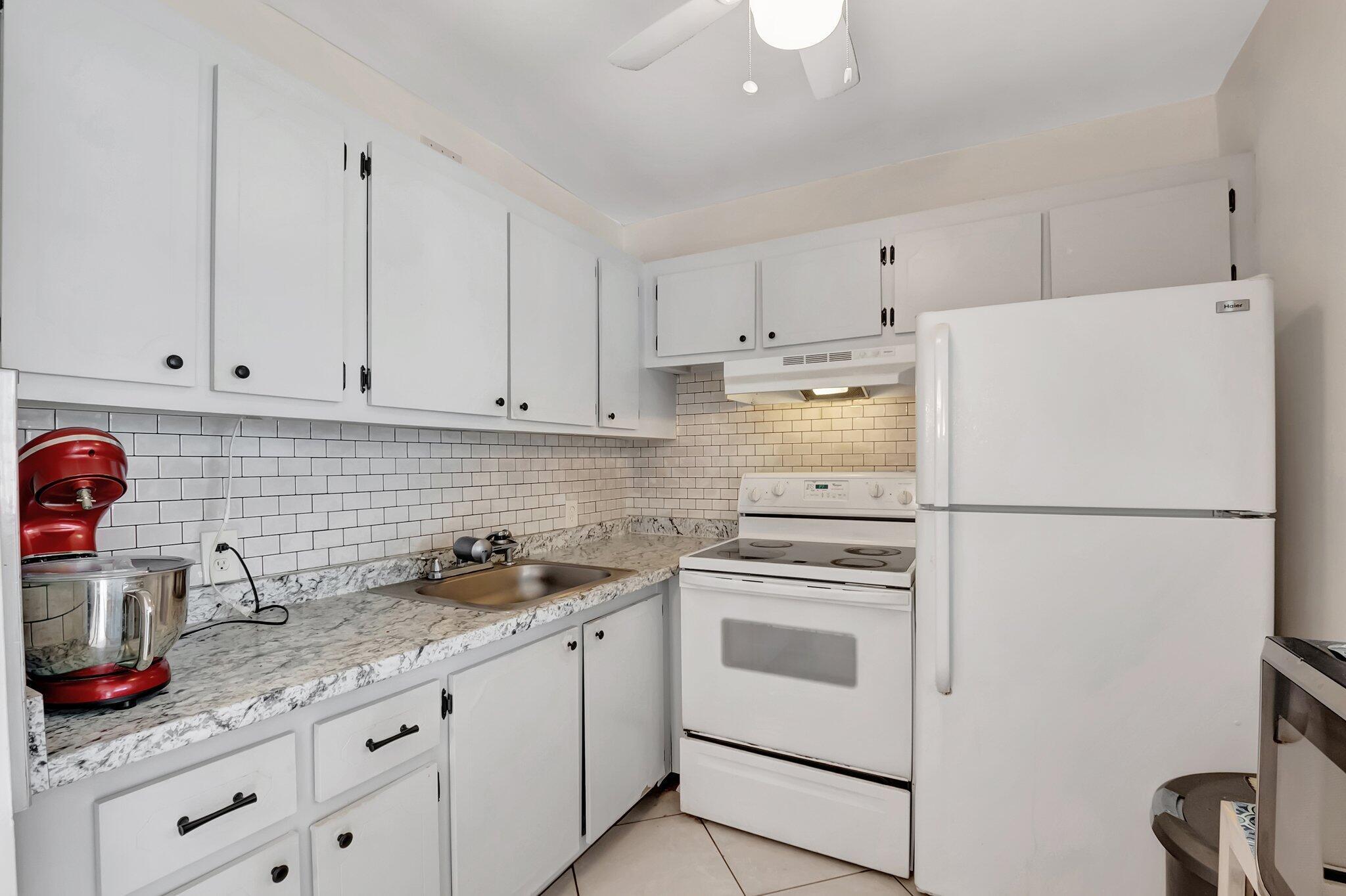 176 Dorset East Boca Raton, FL 33434 - Photo 9 of 39 Kitchen