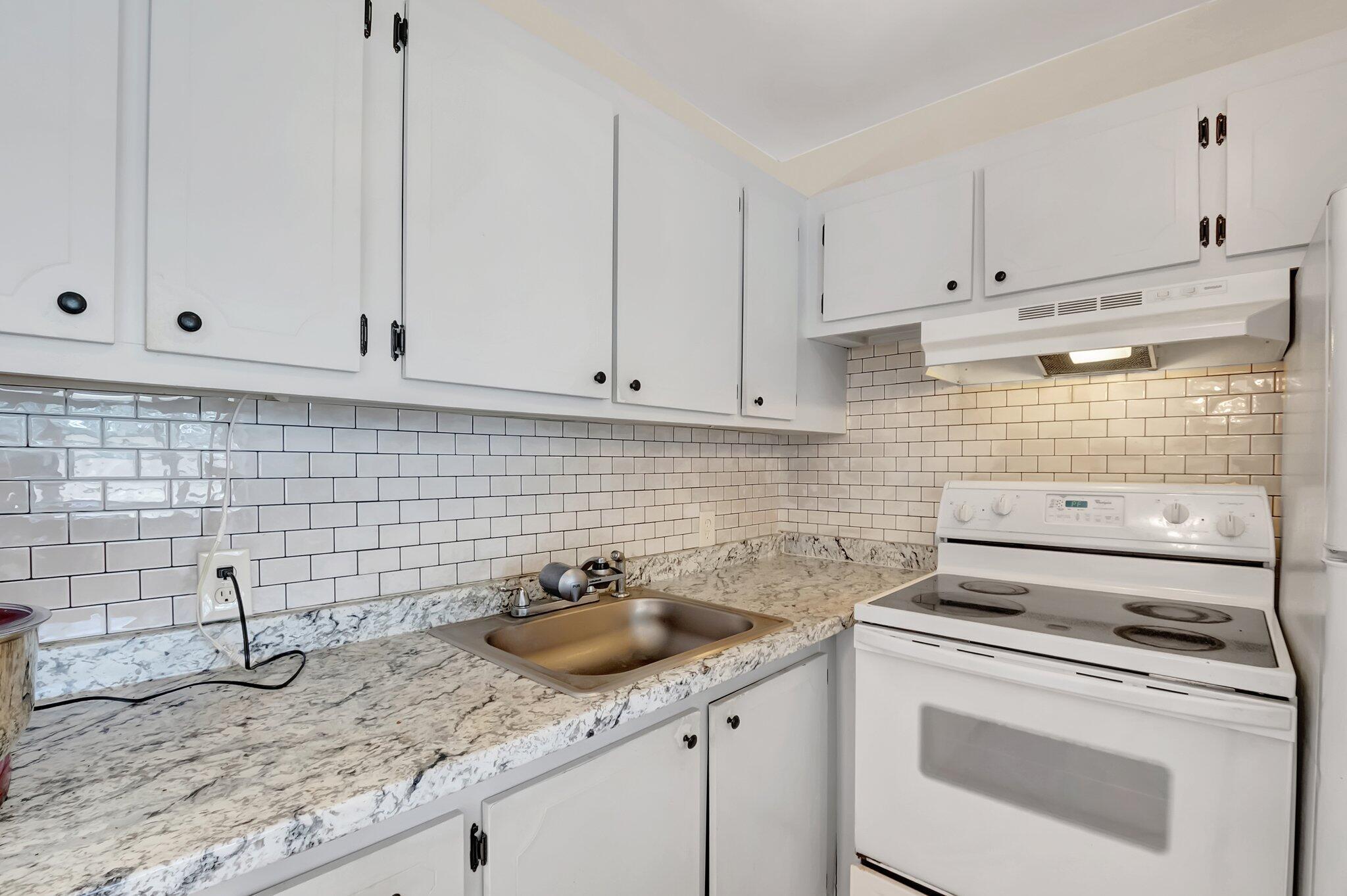 176 Dorset East Boca Raton, FL 33434 - Photo 10 of 39 Kitchen