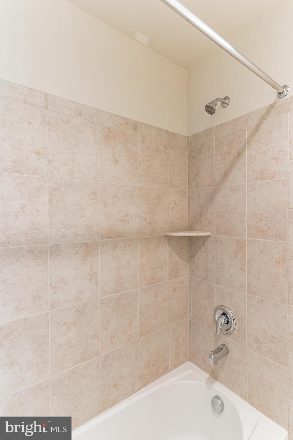 25621 Pleasant Valley Road Chantilly, VA 20152 - Photo 13 of 52 a bathroom with a bathtub