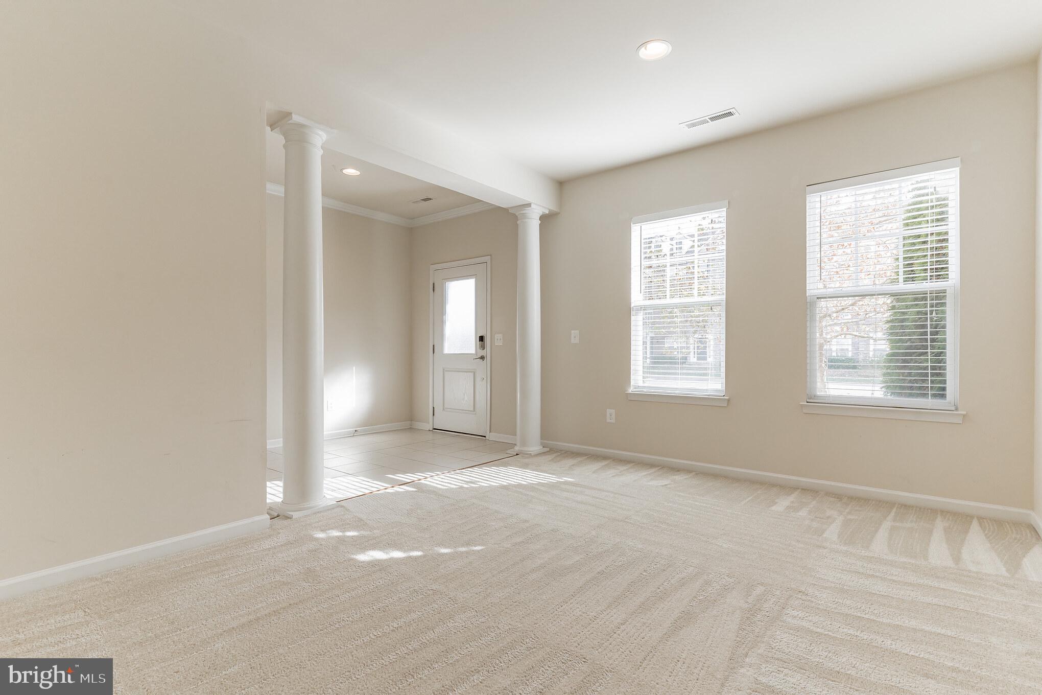 25621 Pleasant Valley Road Chantilly, VA 20152 - Photo 39 of 52 an empty room with windows and closet