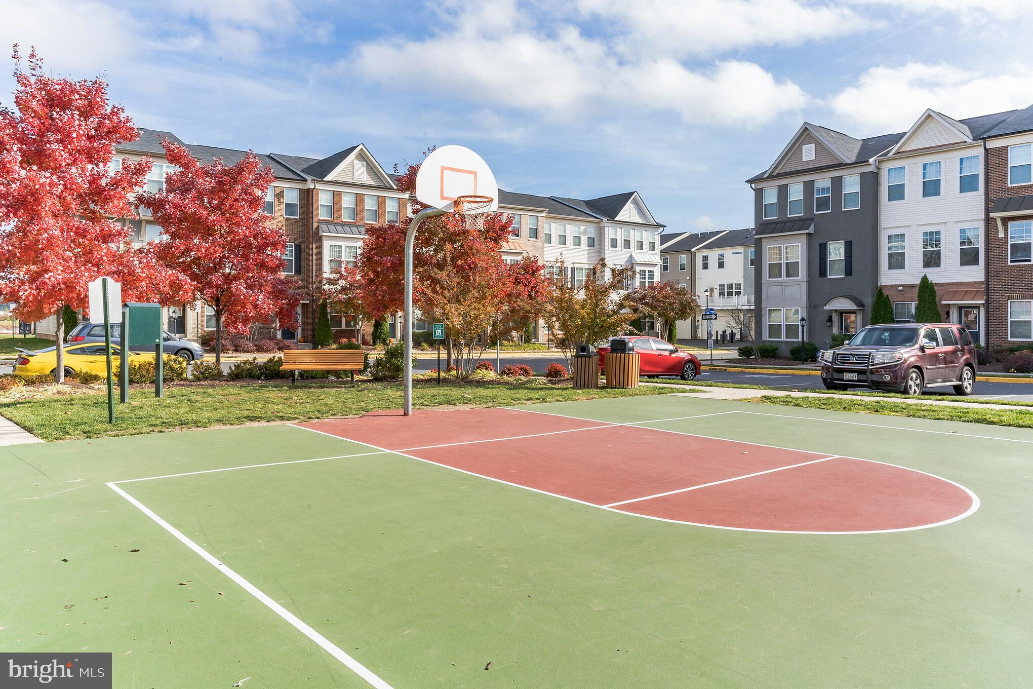 25621 Pleasant Valley Road Chantilly, VA 20152 - Photo 46 of 52 a view of a tennis ground with large trees