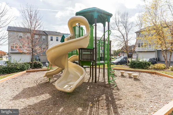 $2,750 | 25621 Pleasant Valley Road, Chantilly, VA 20152