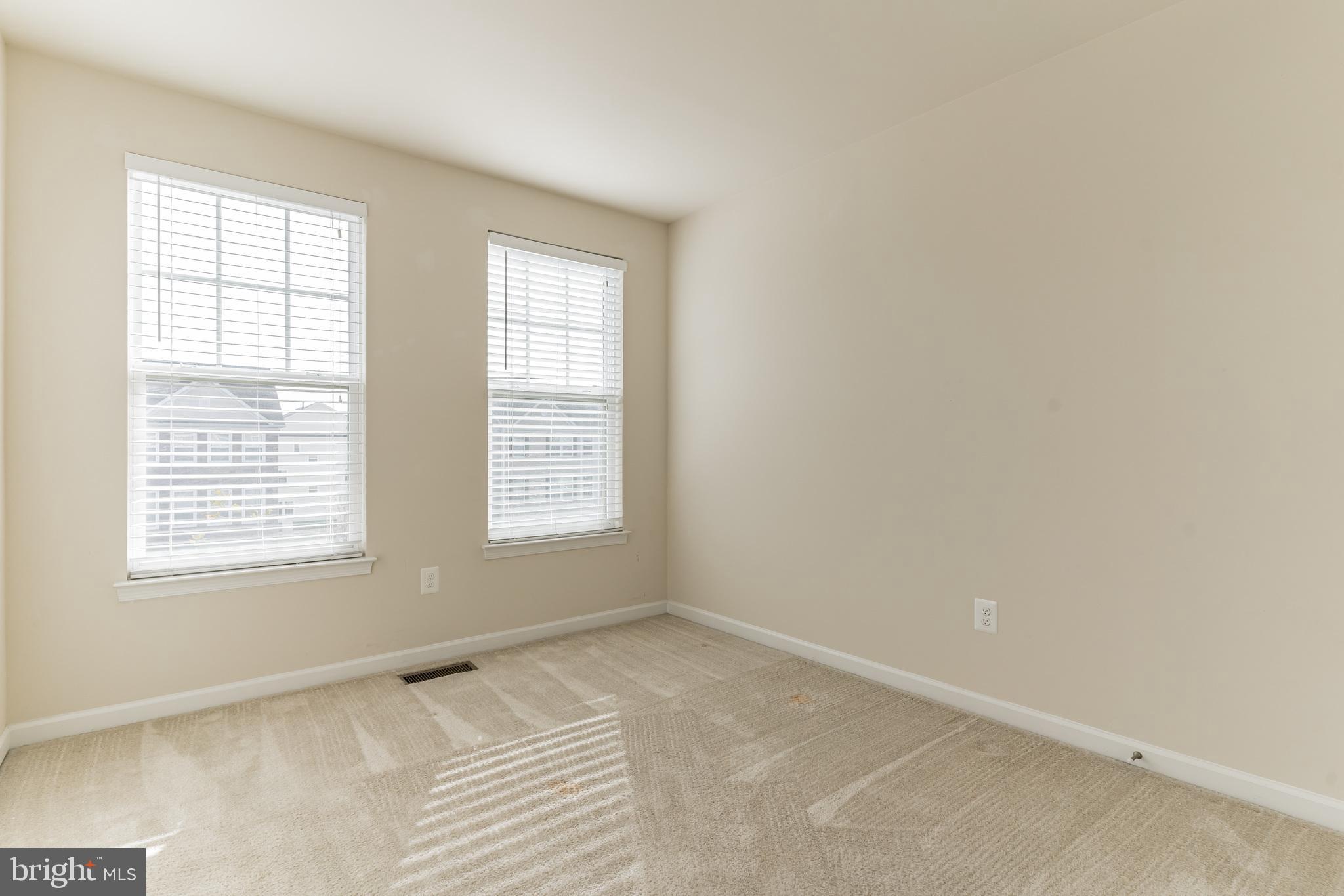 25621 Pleasant Valley Road Chantilly, VA 20152 - Photo 6 of 52 an empty room with a window