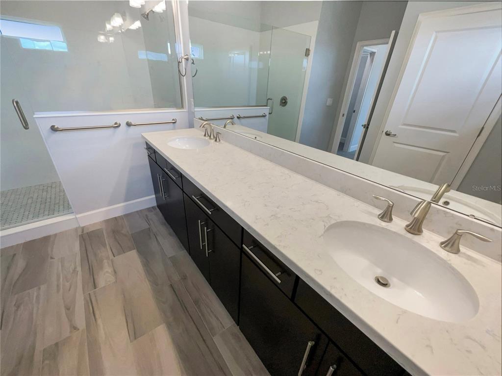705 Winterside Drive Apollo Beach, FL 33572 - Photo 21 of 30 a bathroom with a sink and a mirror