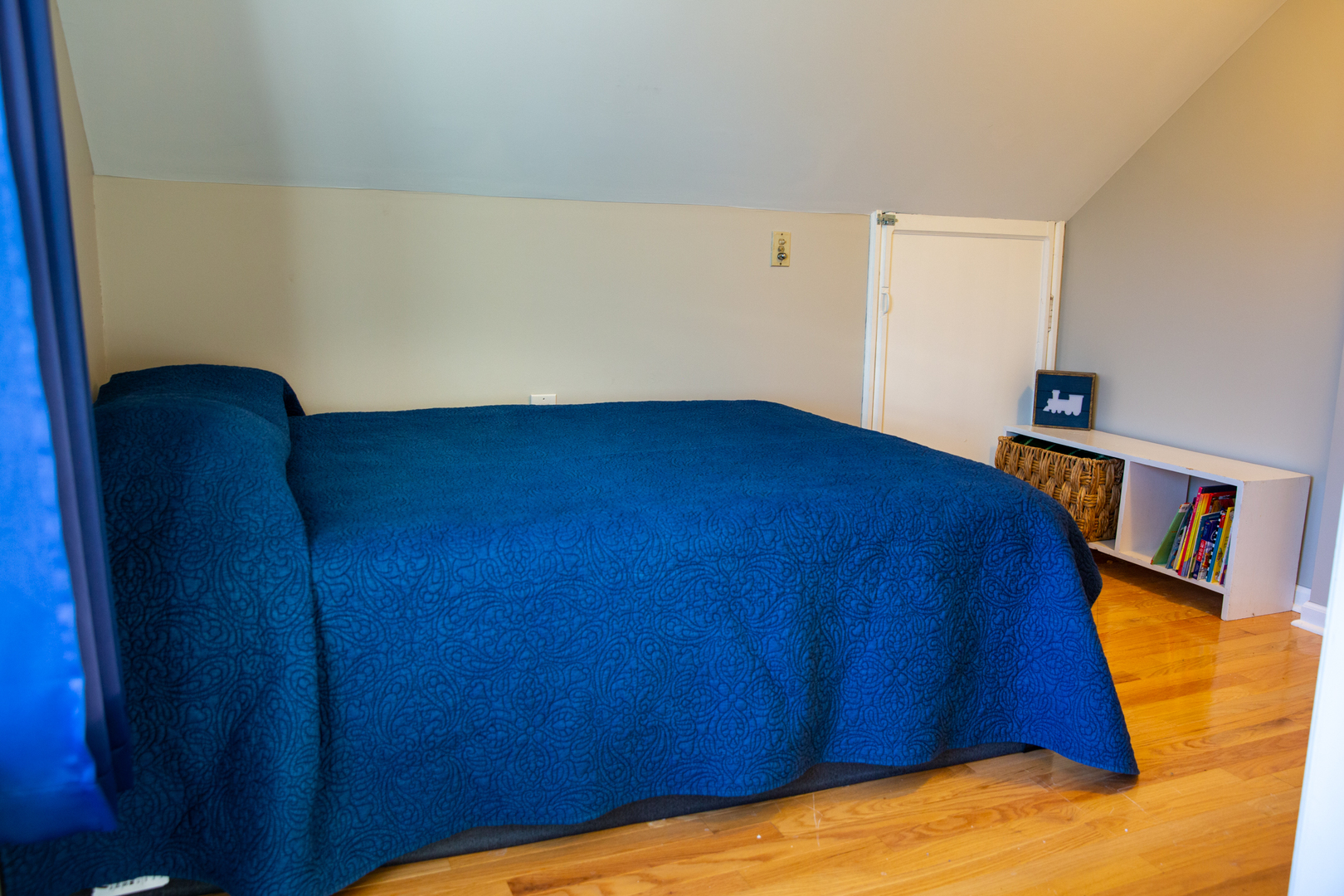 2453 South 3rd Avenue North Riverside, IL 60546 - Photo 11 of 17 a room with a bed