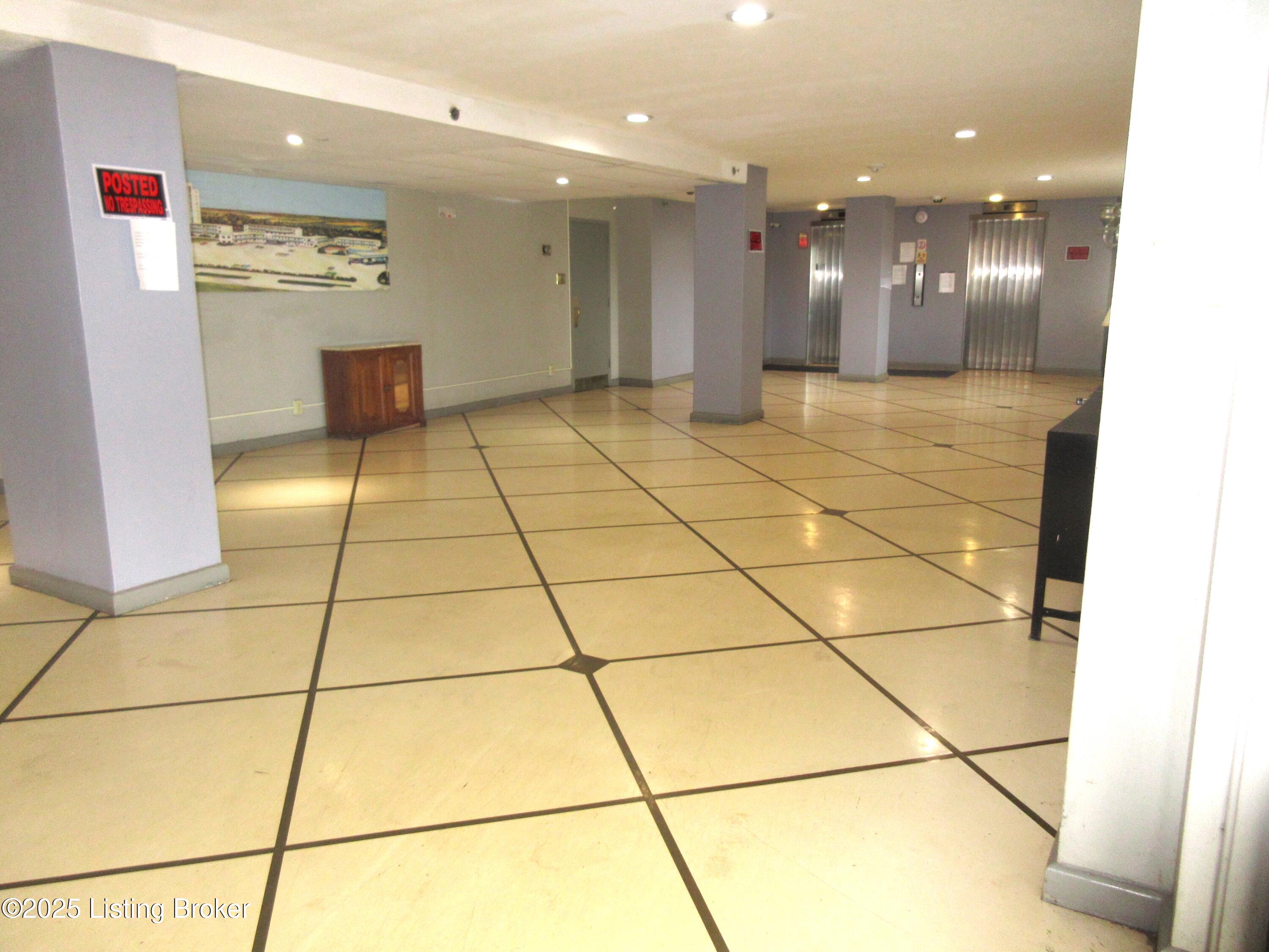 3320 Bardstown Road, Unit 31 Louisville, KY 40218 - Photo 3 of 18 lobby
