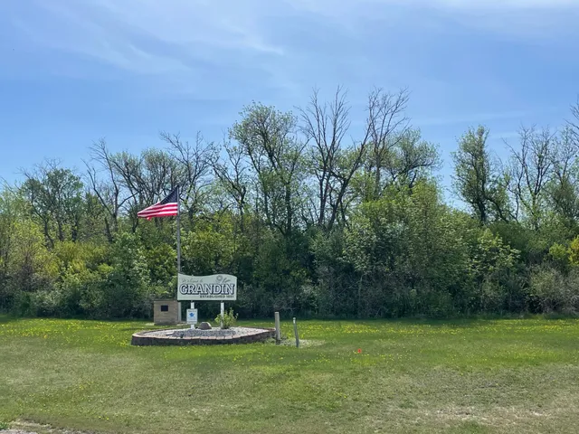 $41,000 | 1 County Line Addition, Grandin, ND 58038