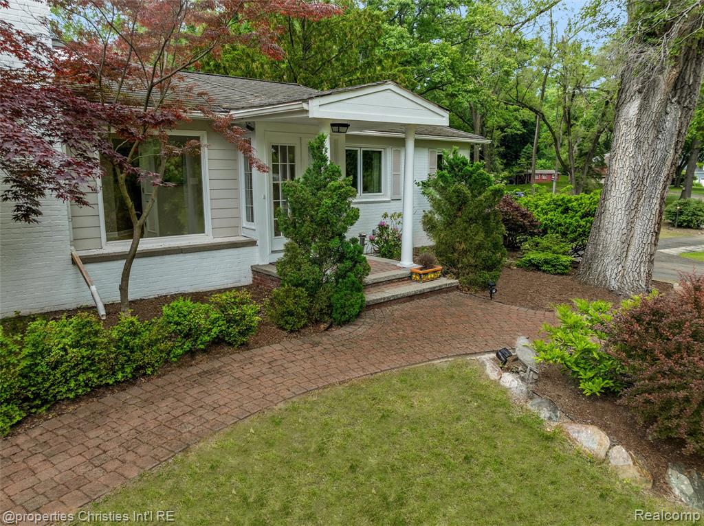 26335 Woodlore Road Franklin, MI 48025 - Photo 6 of 34