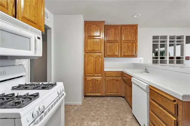 $379,900 | 16257 Avalon Avenue, Victorville, CA 92395