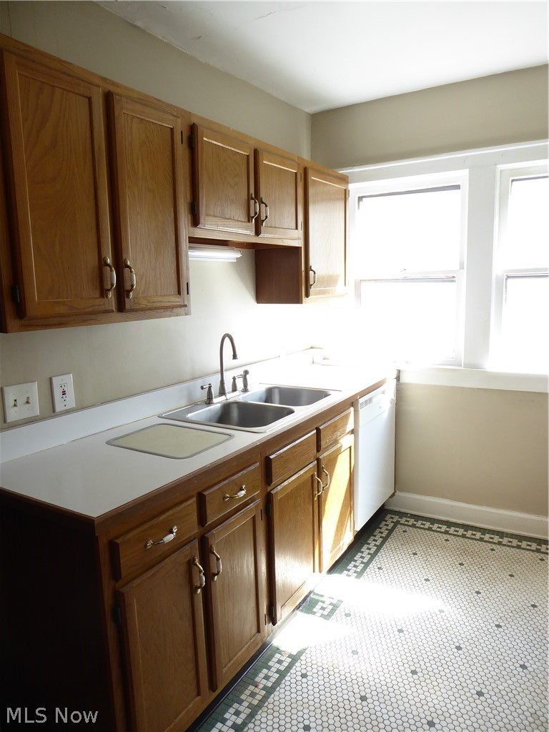 2179 Edgewood Road Cleveland, OH 44118 - Photo 7 of 41