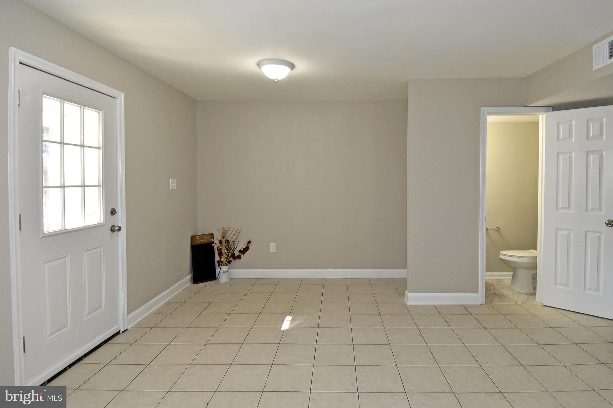 9778 Bragg Lane Manassas, VA 20110 - Photo 17 of 30 Lots of space for table in Kitchen