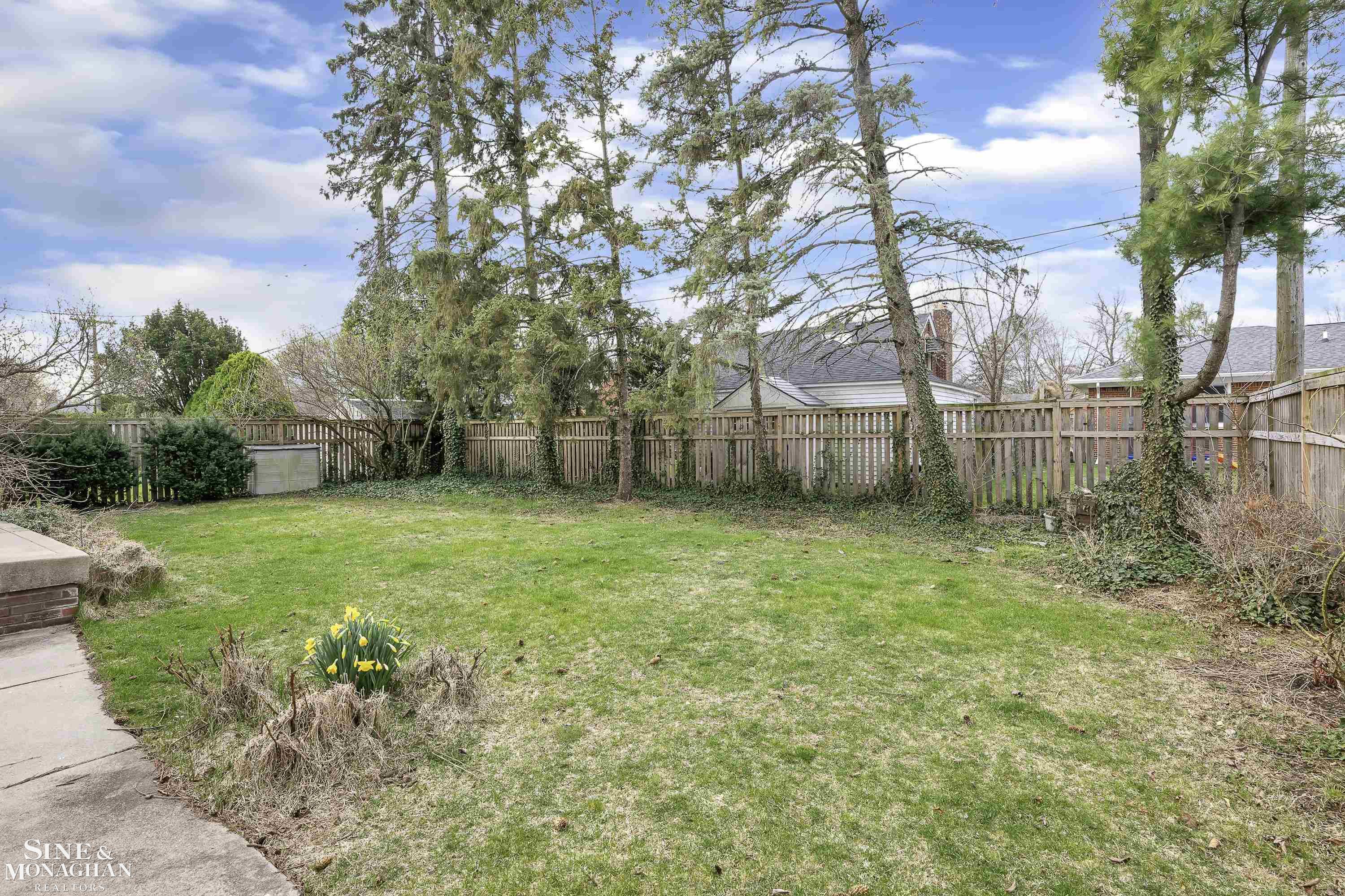 1201 Fairholme Road Grosse Pointe Woods, MI 48236 - Photo 38 of 42
