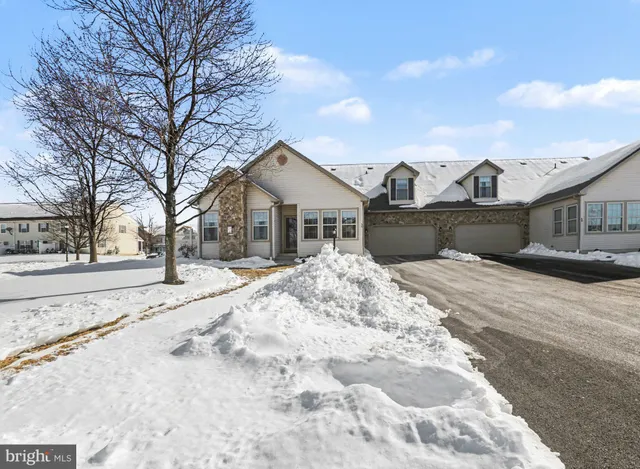 $390,000 | 50 South Village Circle, Palmyra, PA 17078