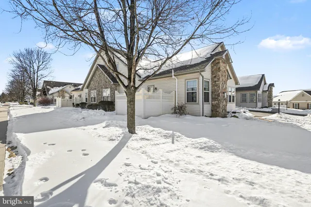 $390,000 | 50 South Village Circle, Palmyra, PA 17078