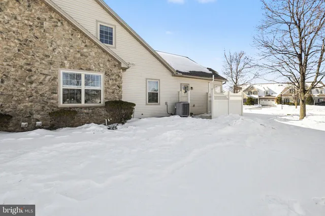 $390,000 | 50 South Village Circle, Palmyra, PA 17078