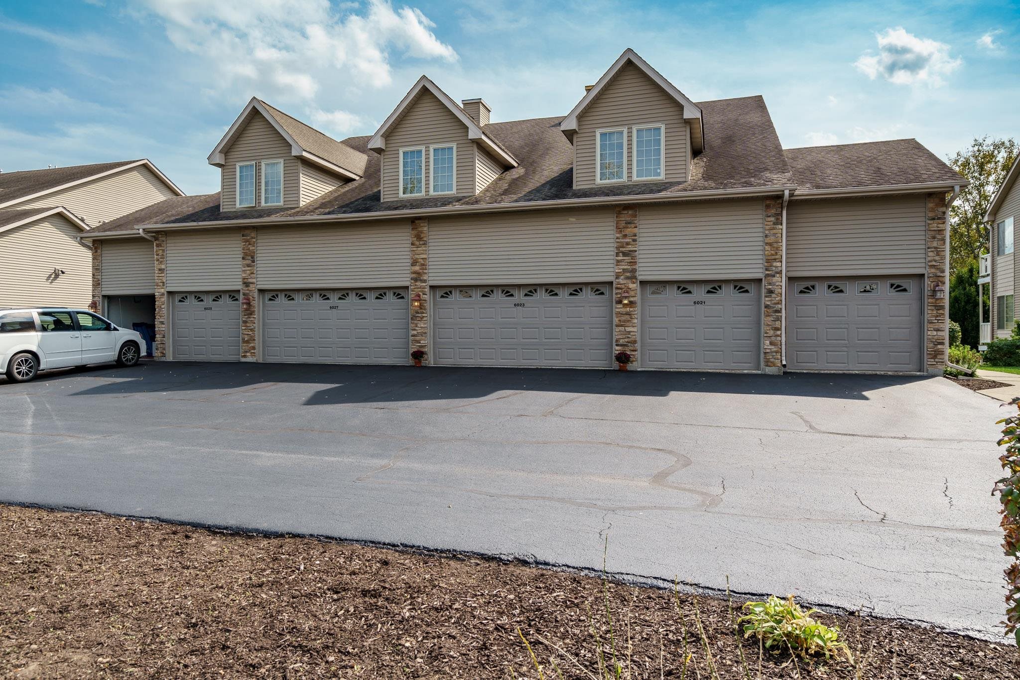6023 Fox Basin Road Rockford, IL 61108 - Photo 2 of 40 Gallery Image 2