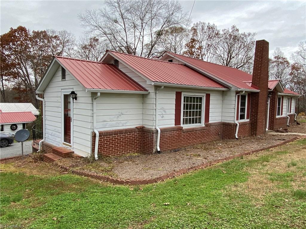 1125 Garner Road Denton, NC 27239 - Photo 4 of 26