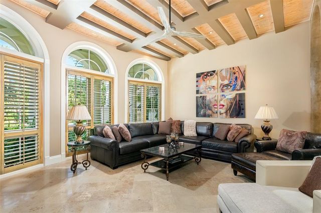 a view of an entryway with furniture