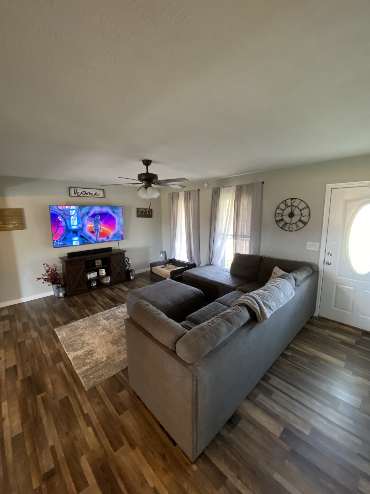 387 Garrett Road Lafayette, TN 37083 - Photo 5 of 17 a living room with furniture and a wooden floor