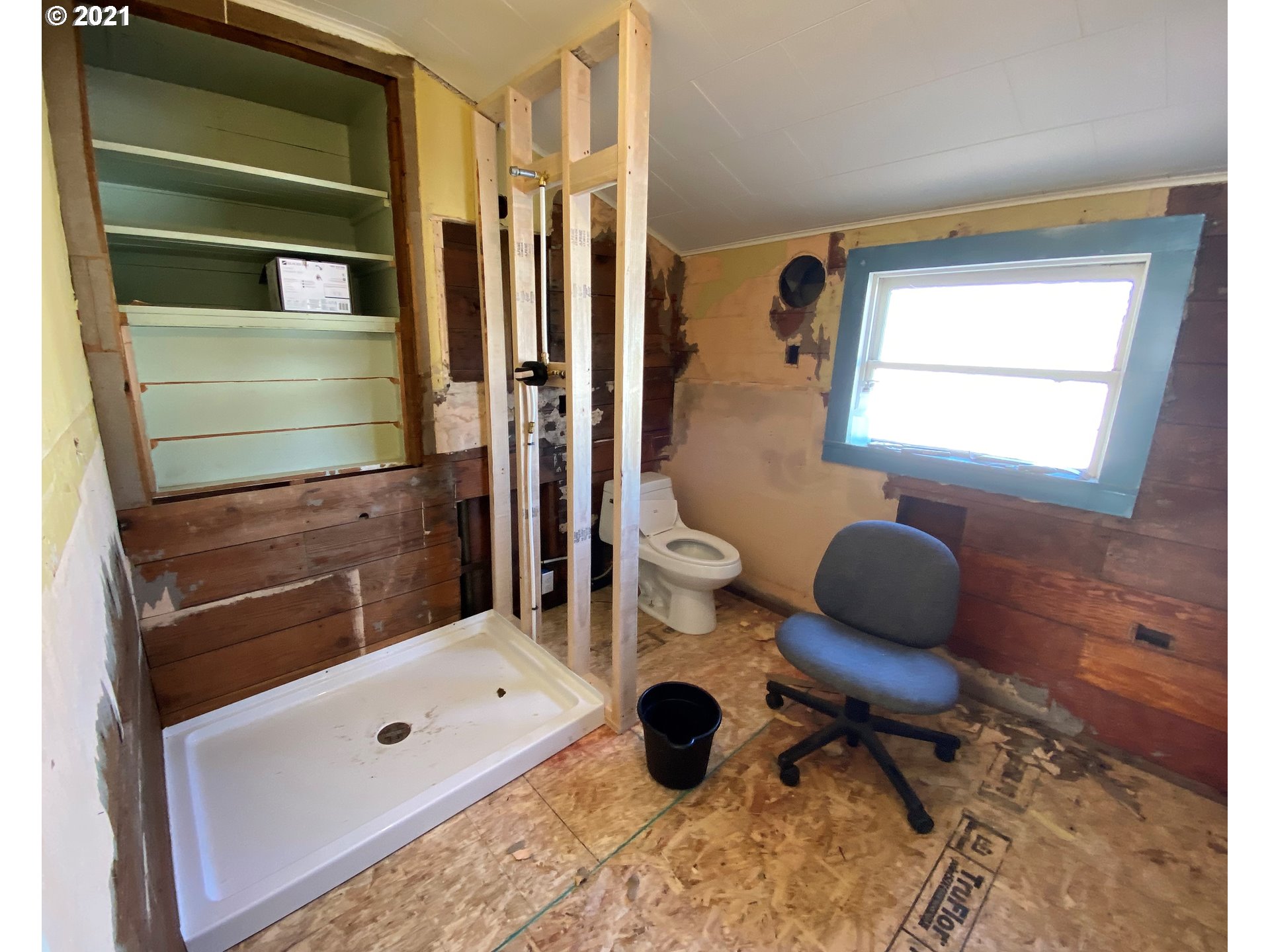 901 Highway Avenue Reedsport, OR 97467 - Photo 26 of 30 Upstairs Unit