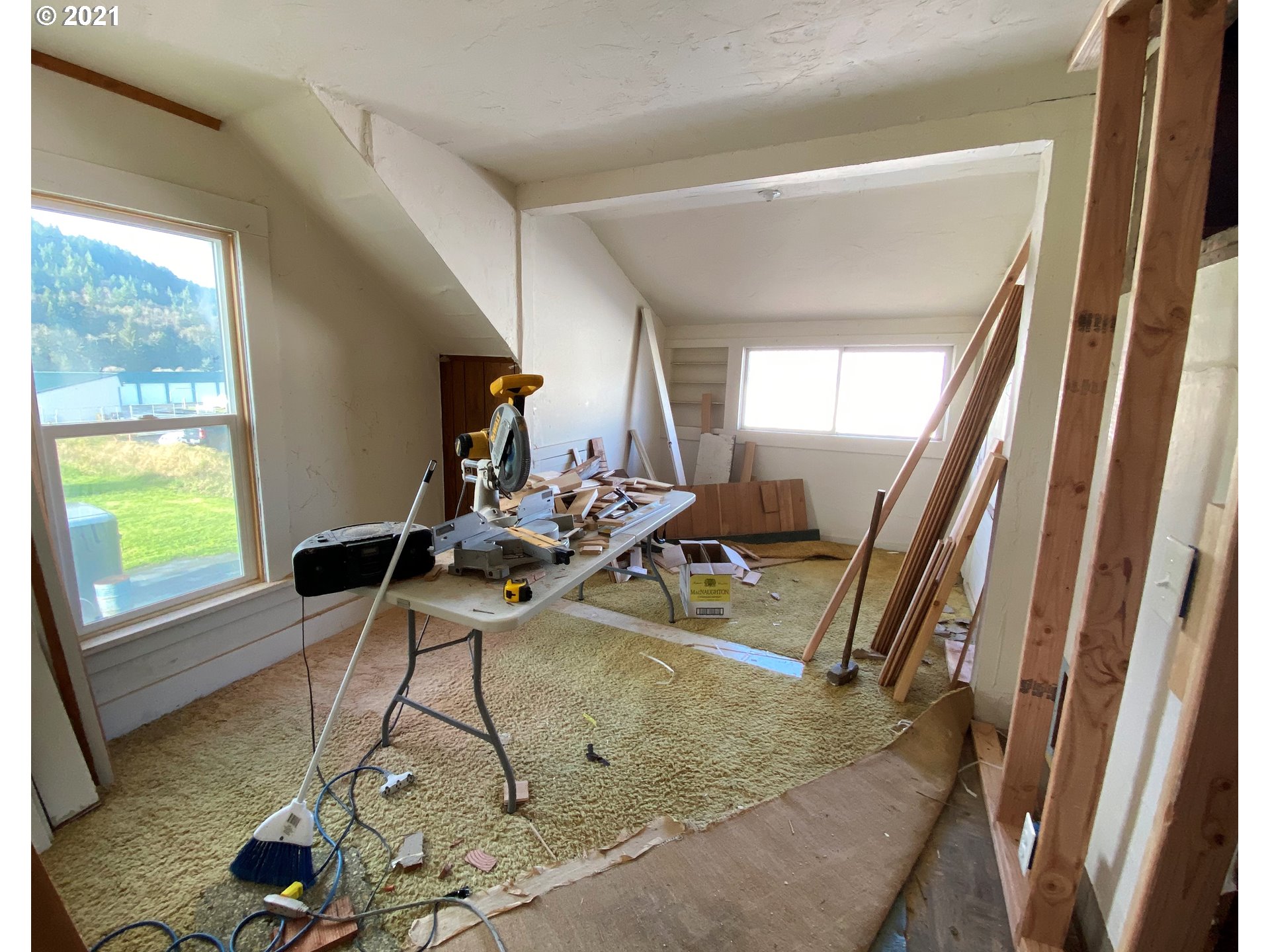 901 Highway Avenue Reedsport, OR 97467 - Photo 29 of 30 Upstairs Unit