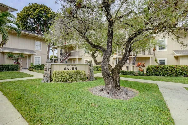 $249,990 | 18350 Southeast Wood Haven Lane, Unit J, Jupiter, FL 33469