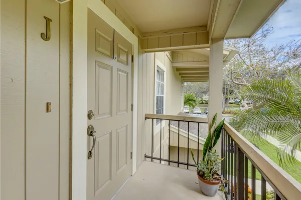 $249,990 | 18350 Southeast Wood Haven Lane, Unit J, Jupiter, FL 33469