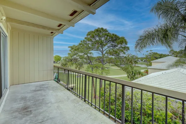 $249,990 | 18350 Southeast Wood Haven Lane, Unit J, Jupiter, FL 33469