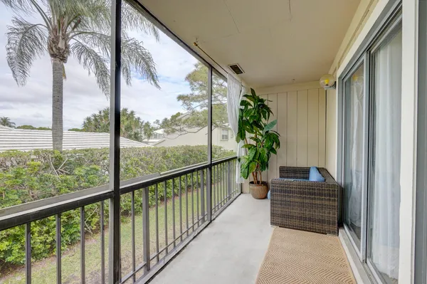 $249,990 | 18350 Southeast Wood Haven Lane, Unit J, Jupiter, FL 33469