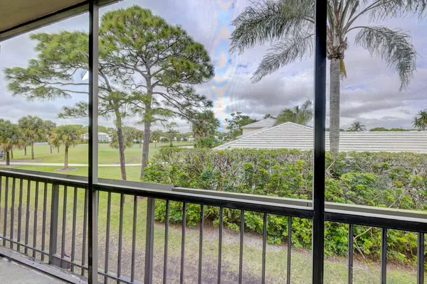 $249,990 | 18350 Southeast Wood Haven Lane, Unit J, Jupiter, FL 33469