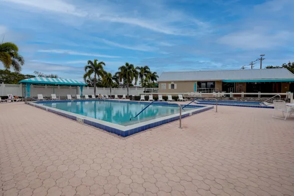 $249,990 | 18350 Southeast Wood Haven Lane, Unit J, Jupiter, FL 33469
