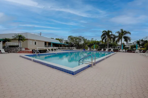$249,990 | 18350 Southeast Wood Haven Lane, Unit J, Jupiter, FL 33469