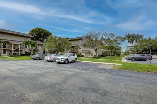 $249,990 | 18350 Southeast Wood Haven Lane, Unit J, Jupiter, FL 33469