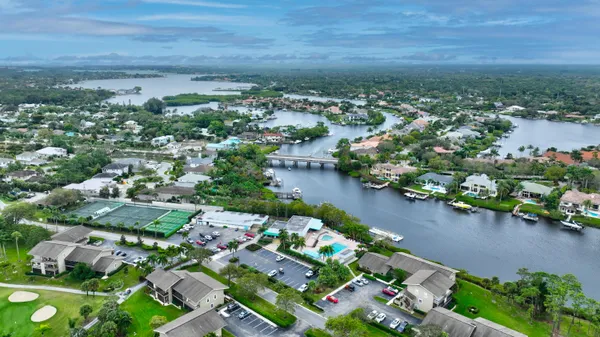 $249,990 | 18350 Southeast Wood Haven Lane, Unit J, Jupiter, FL 33469