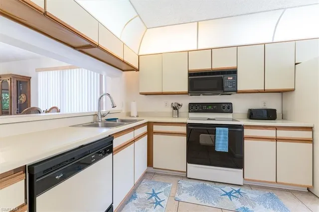 $250,000 | 232 Pebble Beach Circle, Unit E104, Naples, FL 34113