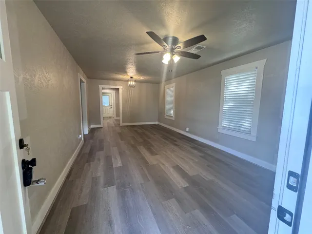 $1,450 | 510 West 6th Street, Brenham, TX 77833